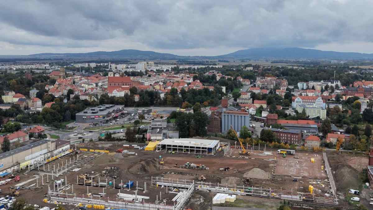 Redkom Development, park handlowy, Dzierżoniów