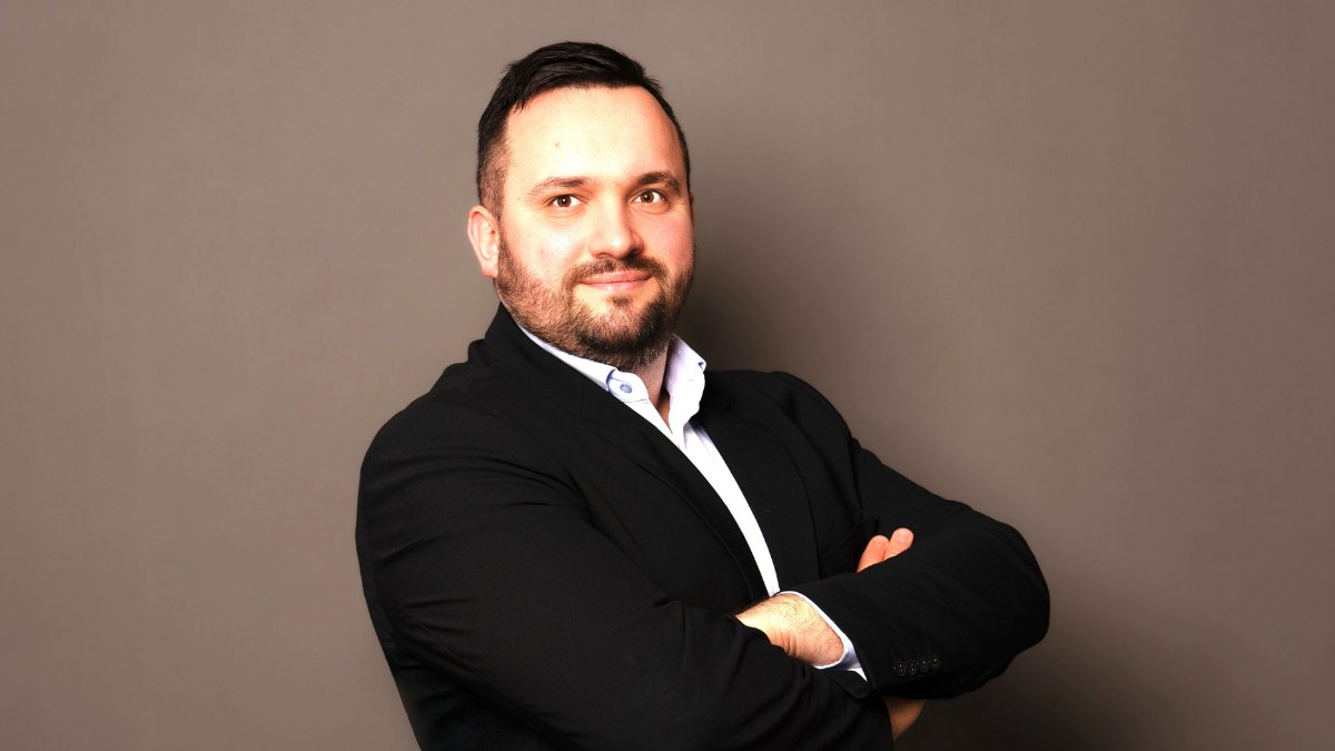 Scallier w odpowiedzi na rozwój portfela po raz kolejny wzmacnia zespół