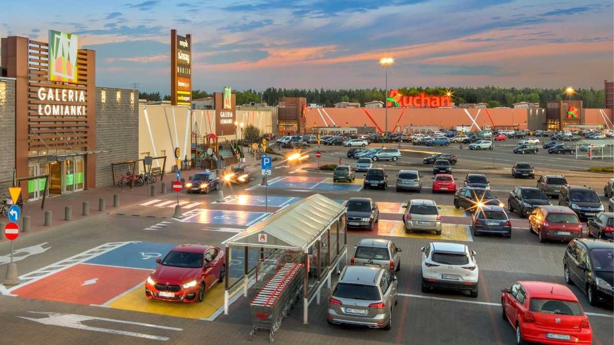 Galeria Łomianki, Nhood