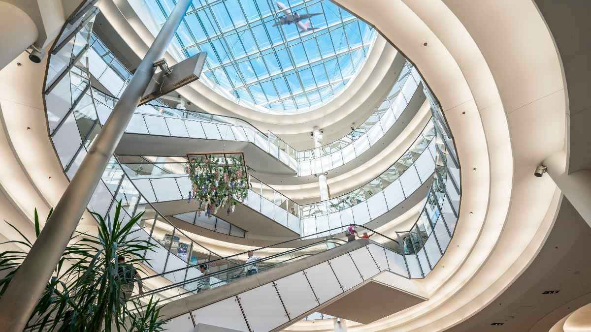 Galeria Nowy Świat, Womak